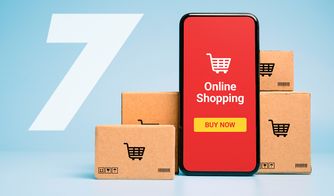 Teléfono móvil con pantalla de compra en línea rodeado de cajas de cartón