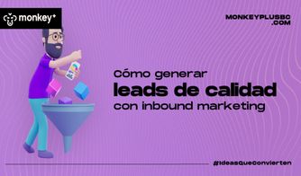 Ilustración de personaje colocando datos en un embudo de marketing