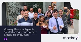 Logo de Monkey Plus en fondo azul