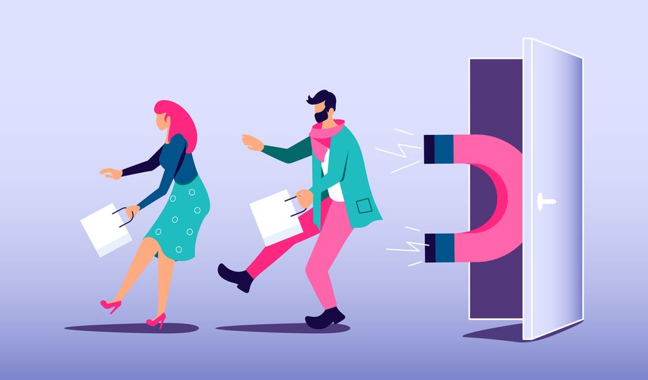 Cuaderno con la frase customer journey escrito en la hoja junto a bolígrafos y laptop