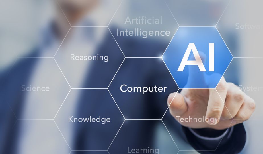 Persona señalando icono de AI en panel de hexágonos